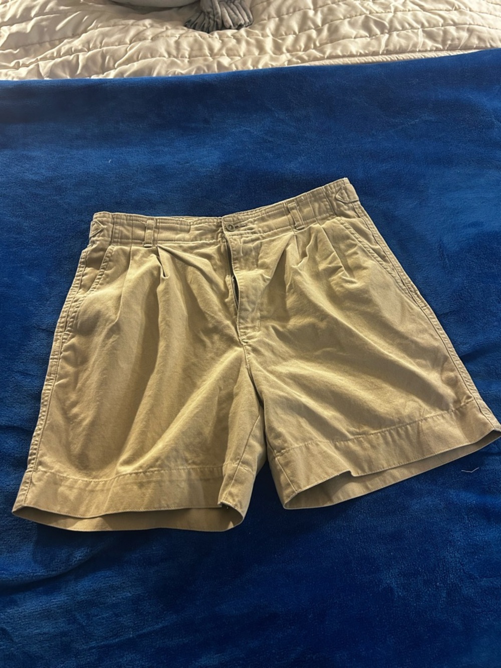 Dockers Beige Pleated High Rise Khaki Shorts Size M (Approx 8–10)